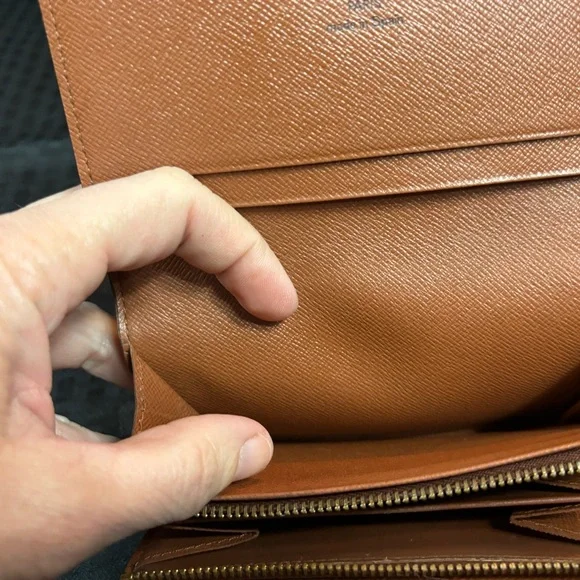 Louis Vuitton Zip Wallet - Picture 6 of 13